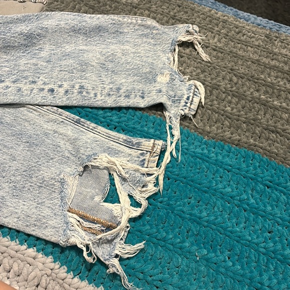 American Eagle Distressed Jean - Picture 10 of 10